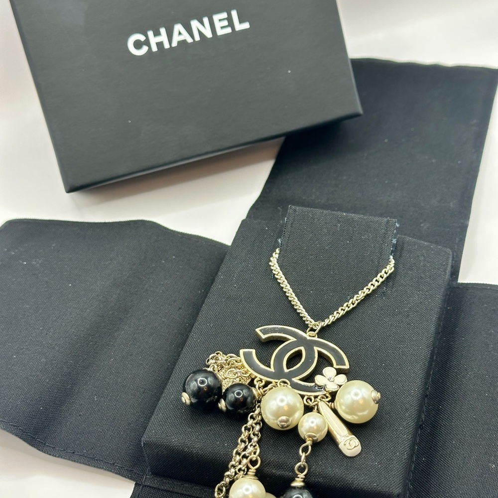 CHANEL Black and White Charm Necklace - Picture 5 of 6